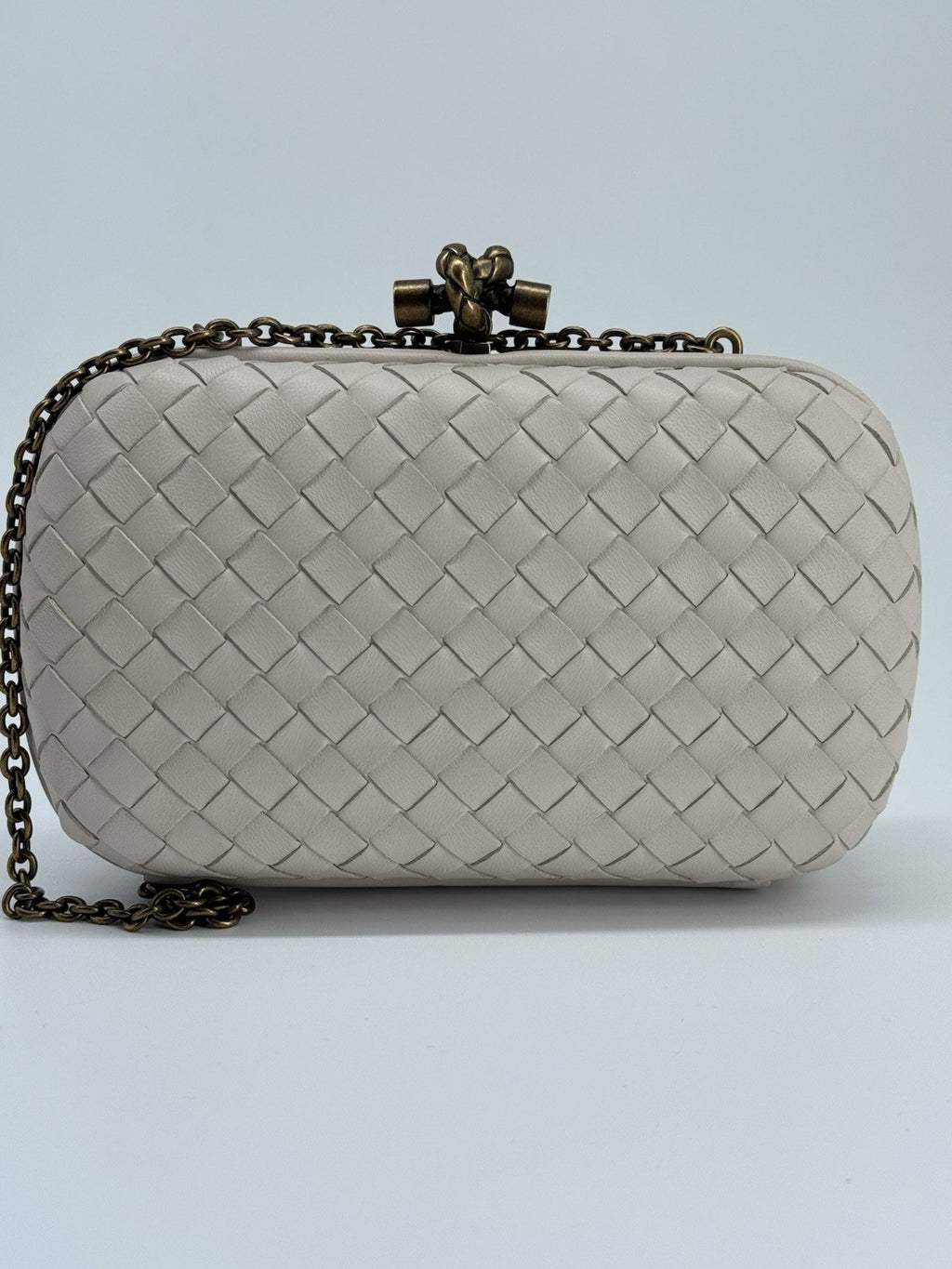 Bottega Veneta Knot Intrecciato White Leather Clutch with Gold Chain — view 5