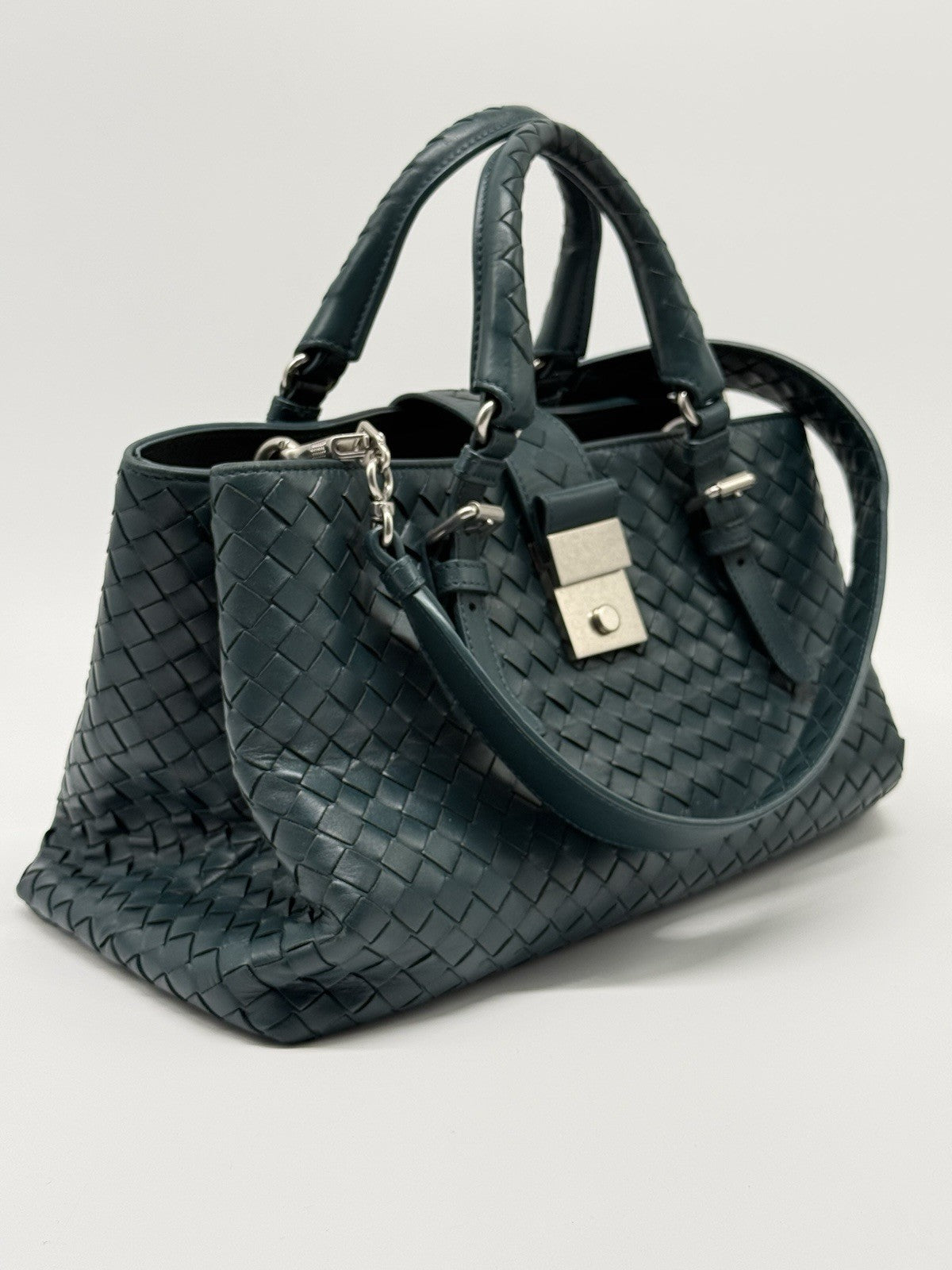 Bottega Veneta Roma Bag Intrecciato Nappa Small Shoulder Bag Green — view 4